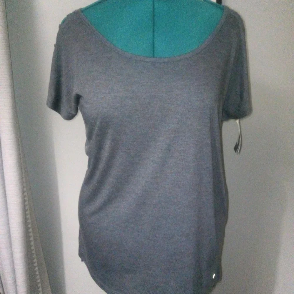 Gap Fit Cut Out Shoulder Cool Dry T-Shirt in Gray Sz M NWT